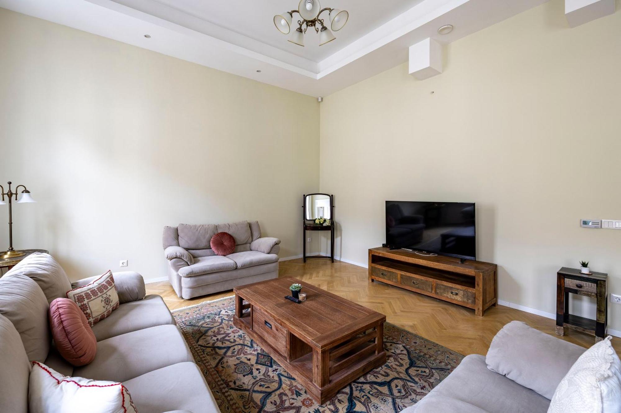 Graceful & Cozy Dream Next To The Opera House Apartament *