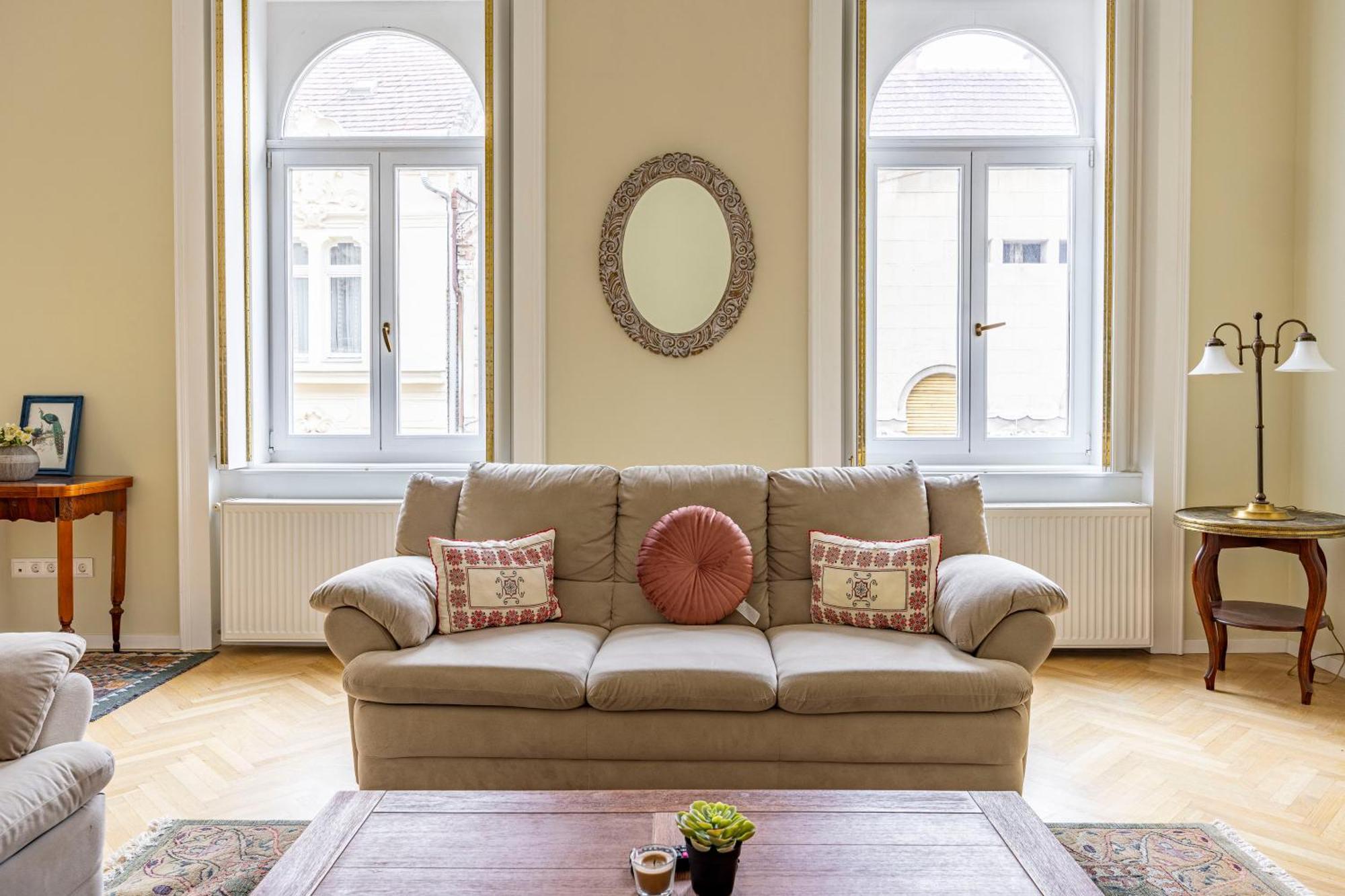 Graceful & Cozy Dream Next To The Opera House Apartament *