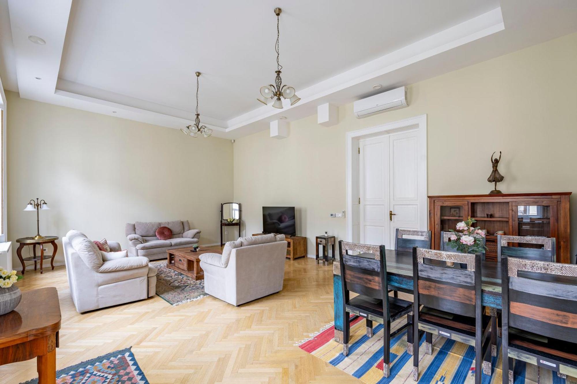 Graceful & Cozy Dream Next To The Opera House Apartament *