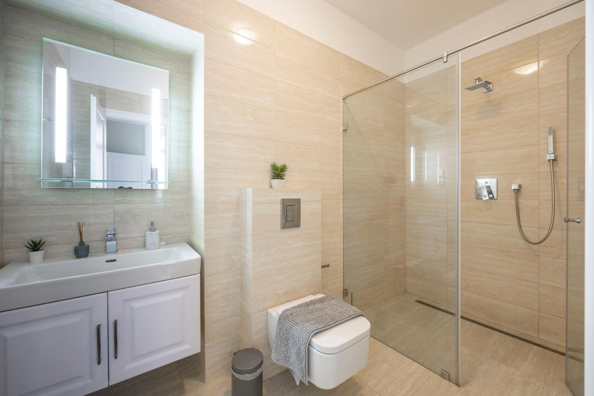 Graceful & Cozy Dream Next To The Opera House Apartment